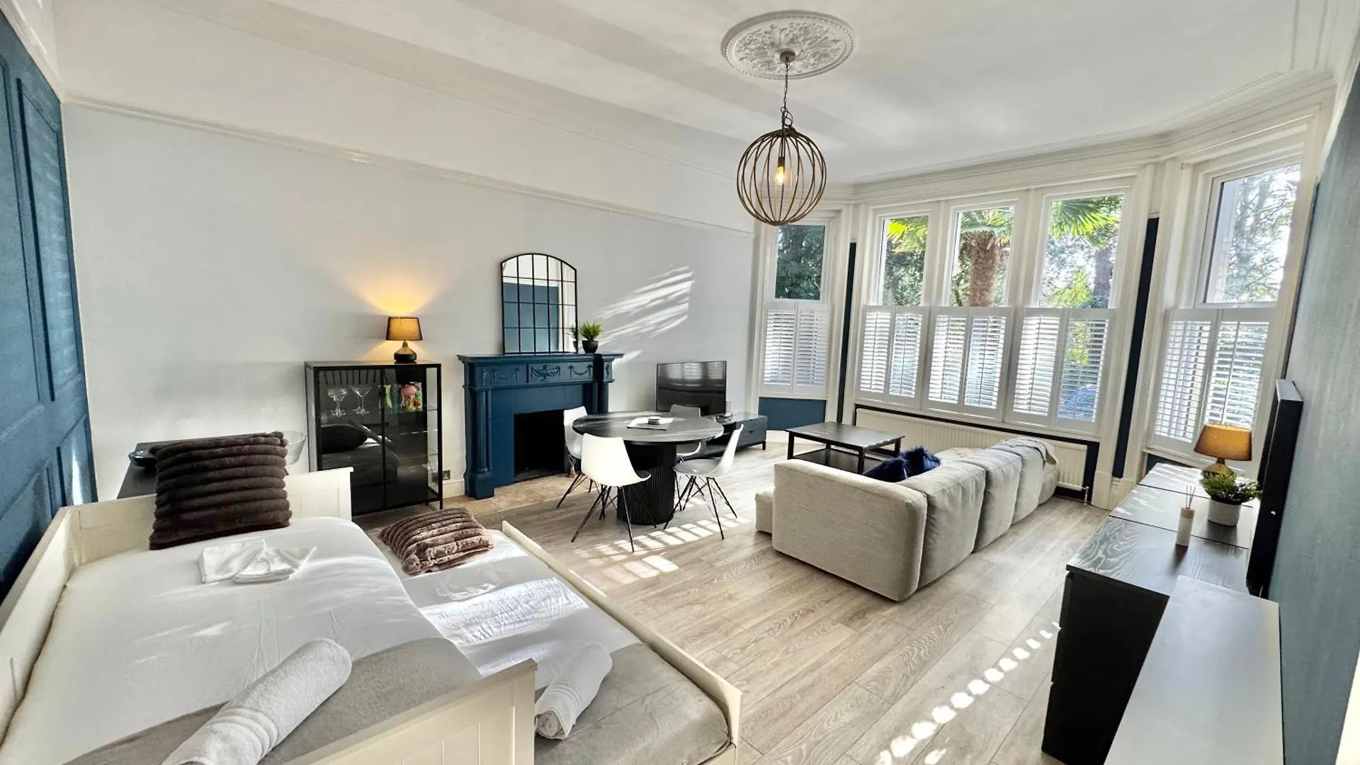 Spacious Bournemouth Apartment - Close To Town Centre And Beach - Free Parking - Sleeps 6 0*,  Egyesült Királyság