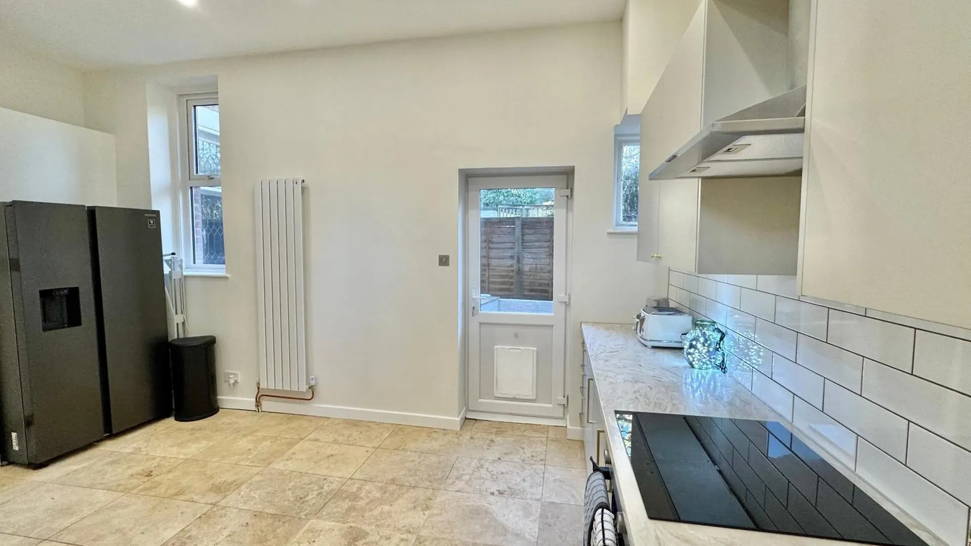 Spacious Bournemouth Apartment - Close To Town Centre And Beach - Free Parking - Sleeps 6
