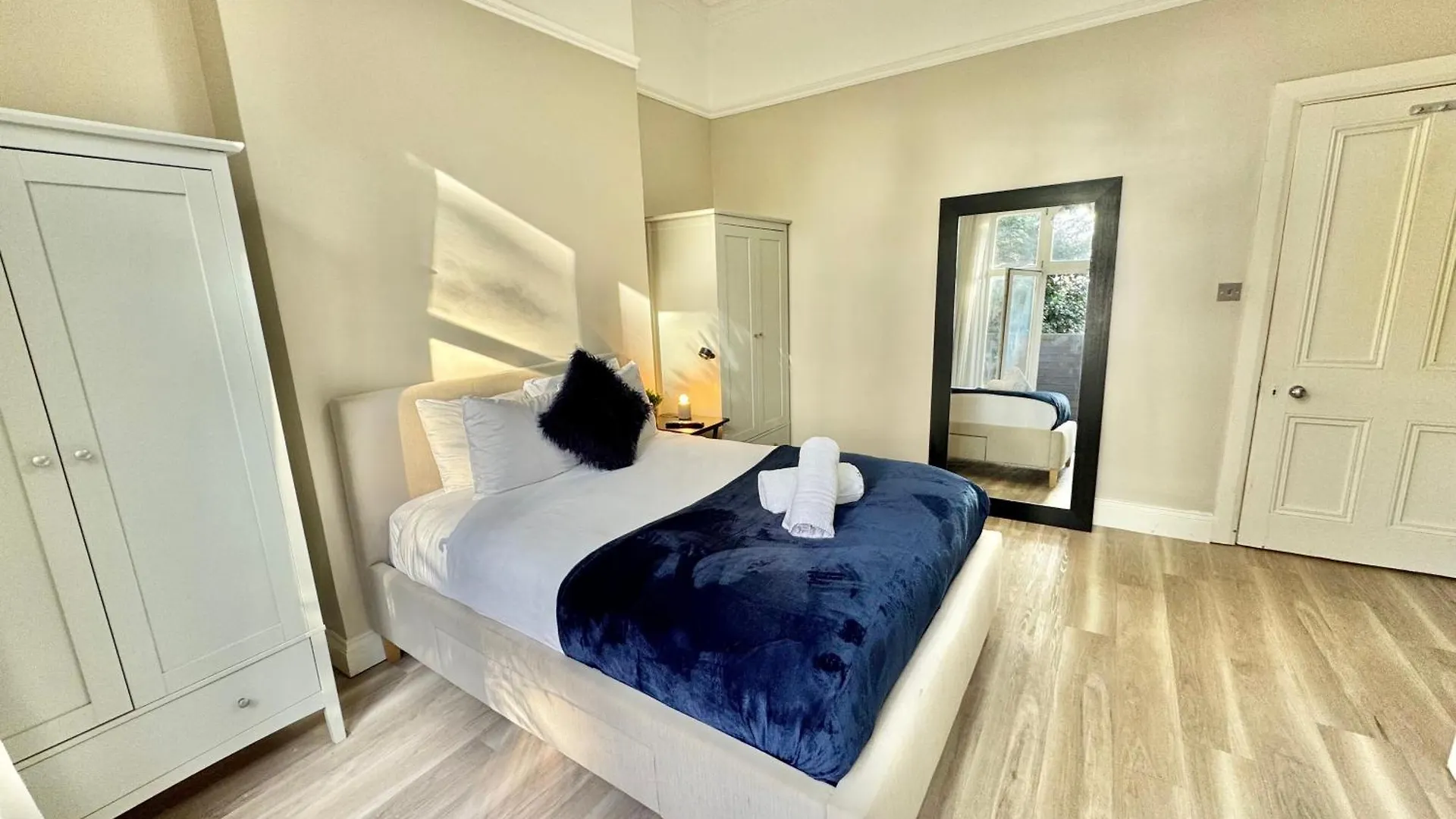Spacious Bournemouth Apartment - Close To Town Centre And Beach - Free Parking - Sleeps 6 Egyesült Királyság