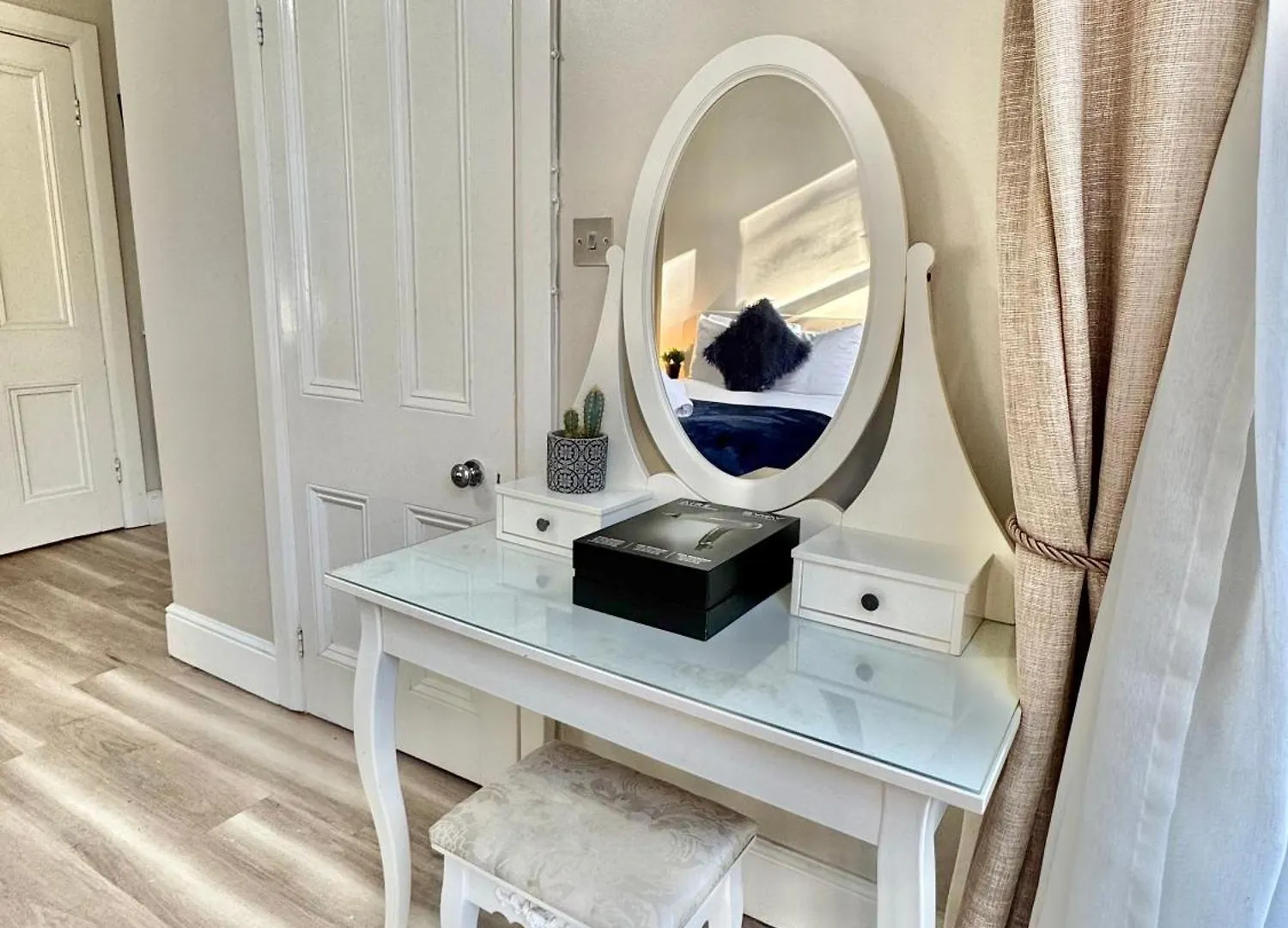 Spacious Bournemouth Apartment - Close To Town Centre And Beach - Free Parking - Sleeps 6 Egyesült Királyság